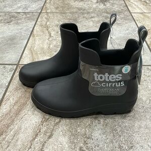 NWT Totes Cirrus Rain Boots Booties Ankle Boots Black Size 8